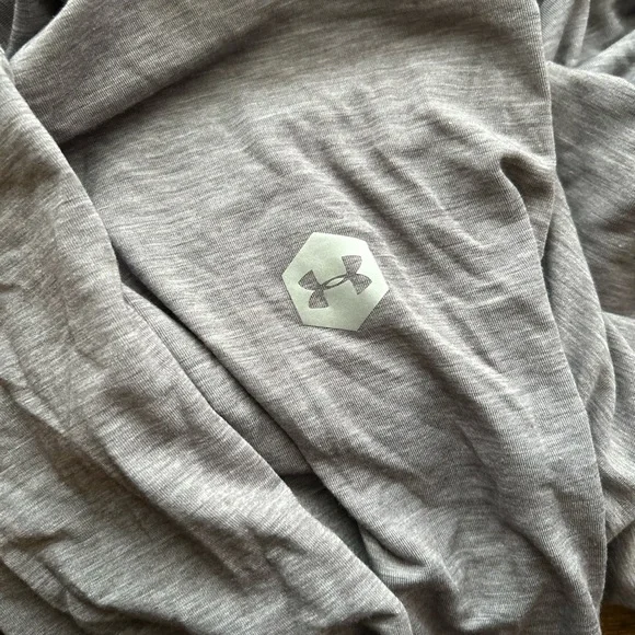 Under Armour Women’s Long-Sleeve Workout Top Split Back Mesh Detail Cut Out Sz M - Picture 6 of 11